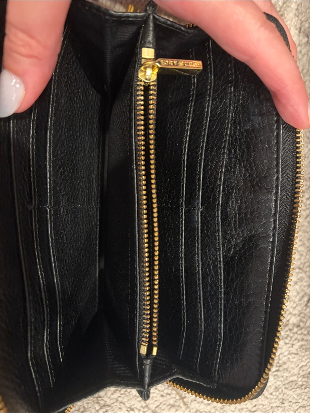 Tory Burch Black Pebbled Leather Zip Wallet with Gold Logo Medallion - Picture 5 of 5
